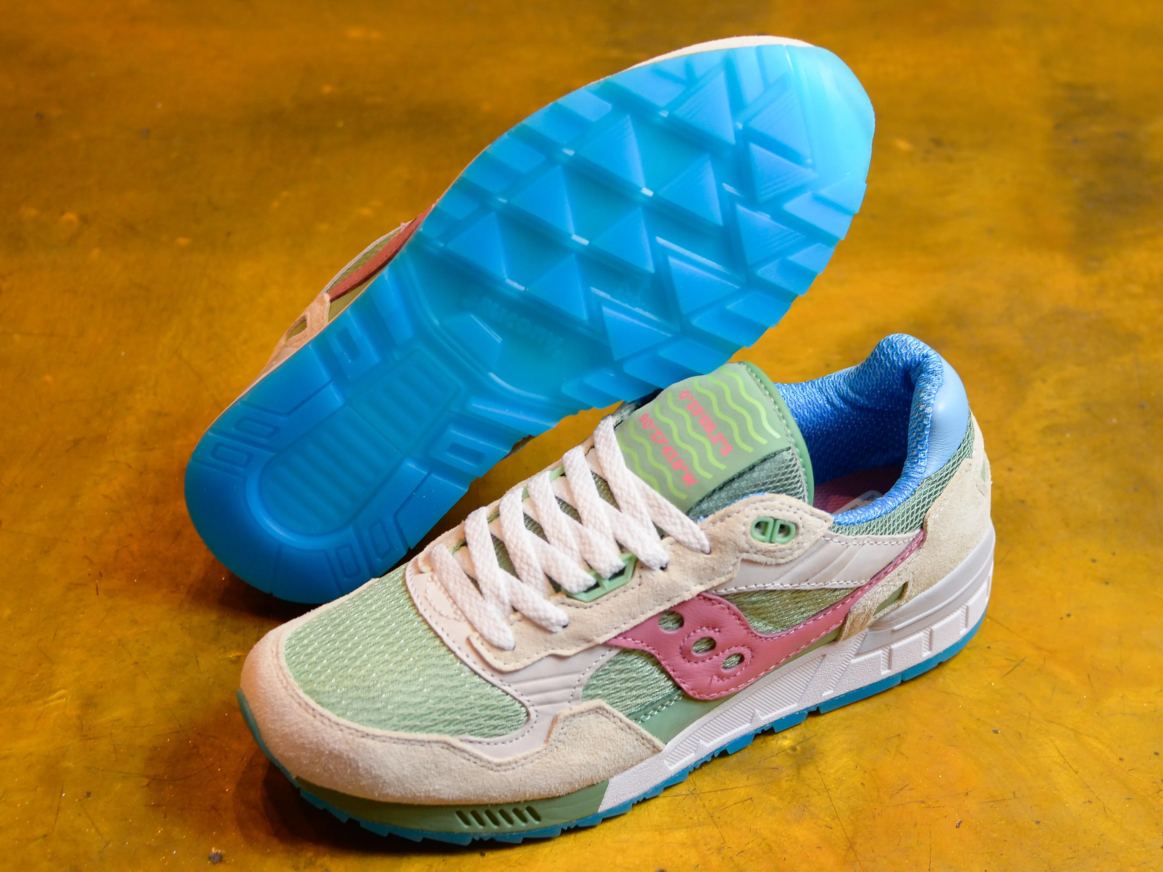 Shadow 5000 'Galapagos' - Mint / Purple