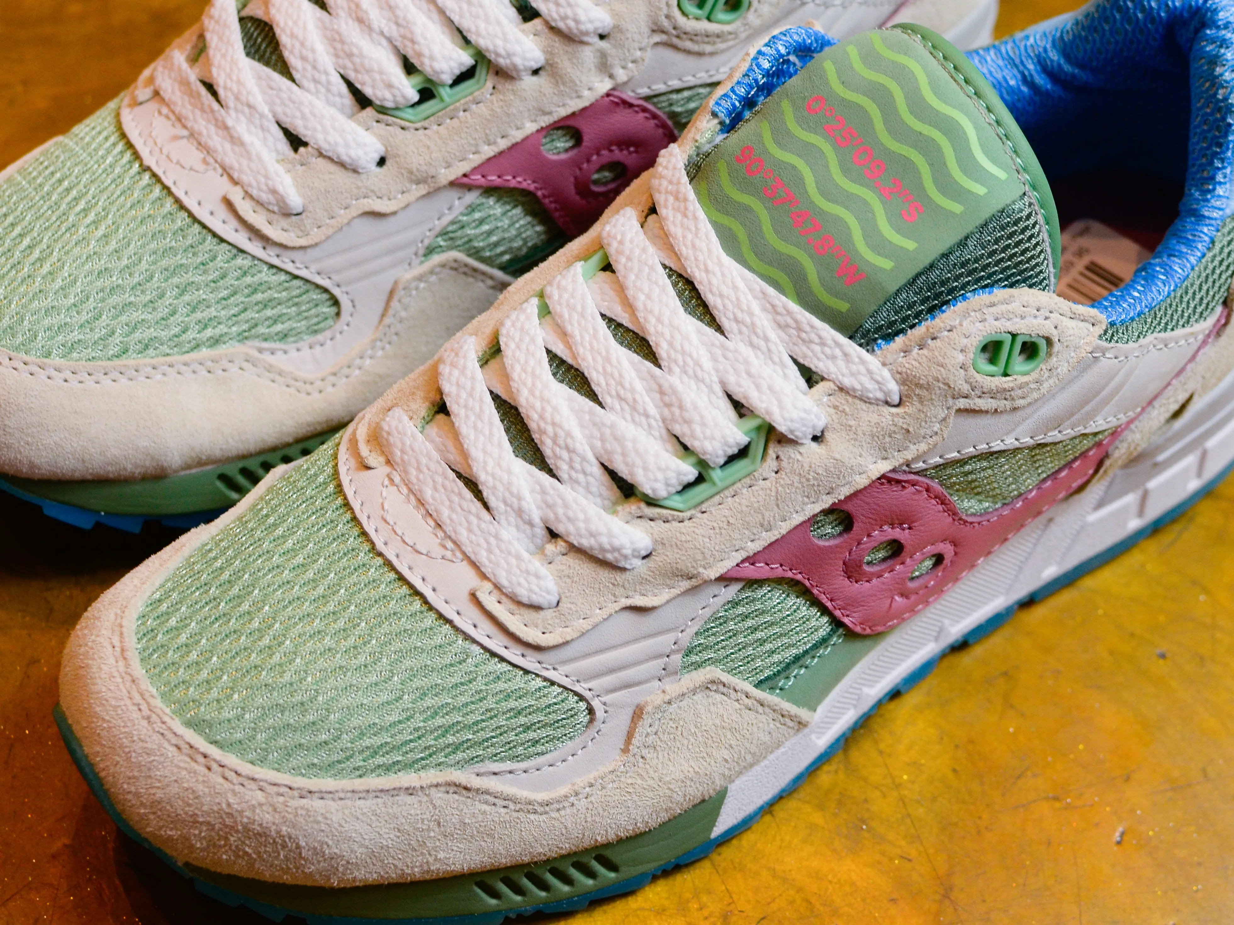 Shadow 5000 'Galapagos' - Mint / Purple