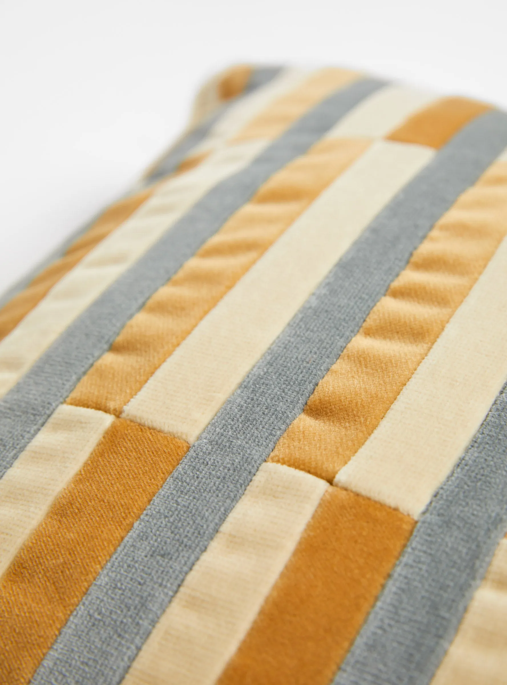 Thea Cushion